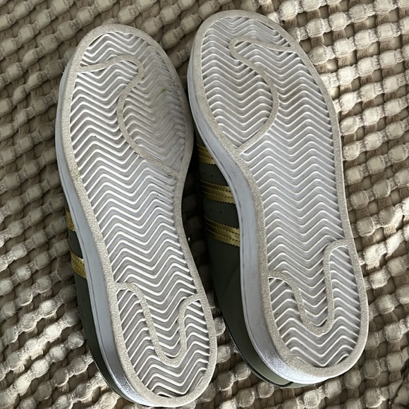 Adidas Super Star women’s 6 - Picture 4 of 4